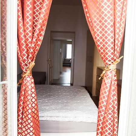 2B Pechackova Family Apartment With Balcony By The River Πράγα Εξωτερικό φωτογραφία