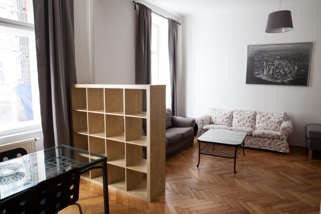 2B Pechackova Family Apartment With Balcony By The River Πράγα Εξωτερικό φωτογραφία