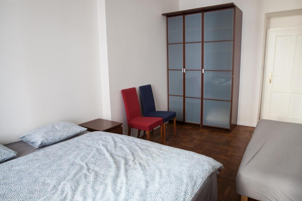 2B Pechackova Family Apartment With Balcony By The River Πράγα Εξωτερικό φωτογραφία