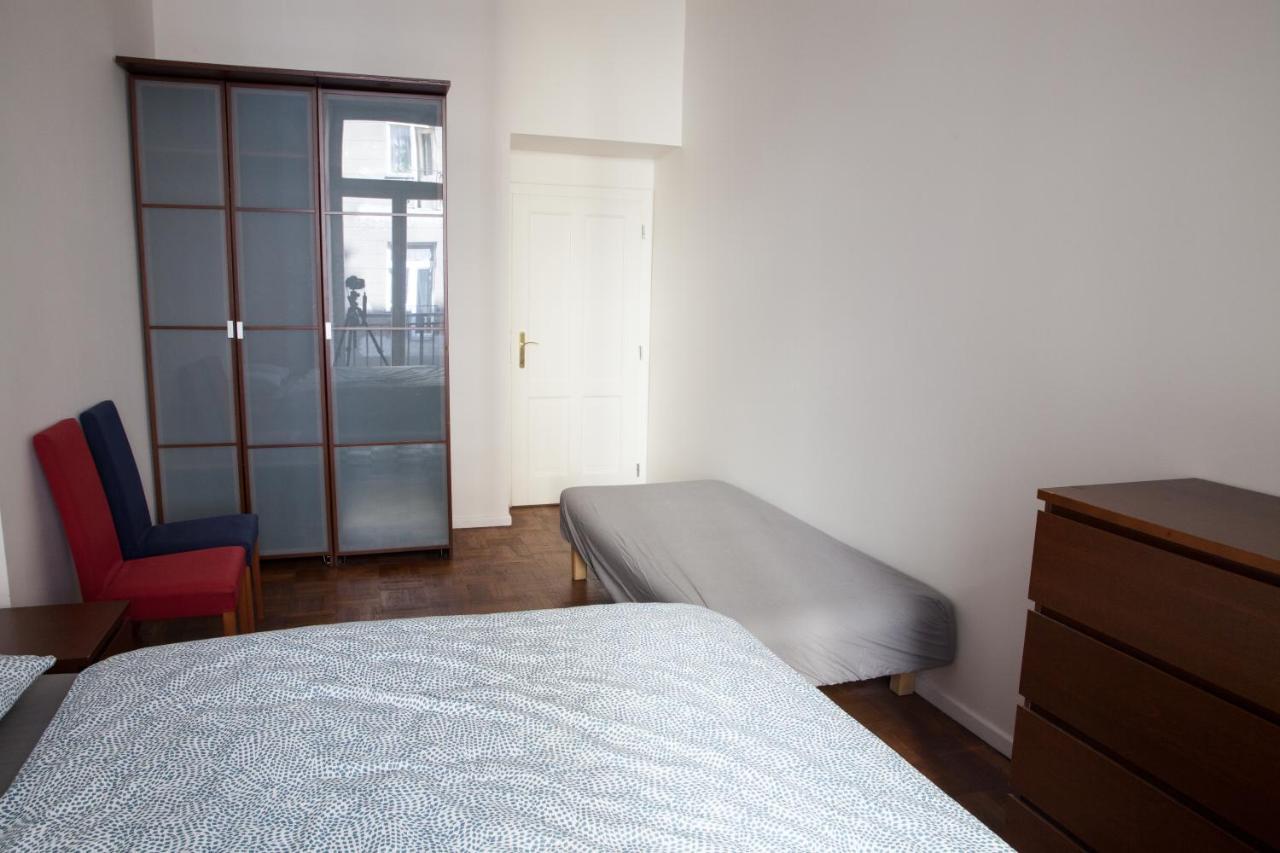 2B Pechackova Family Apartment With Balcony By The River Πράγα Εξωτερικό φωτογραφία