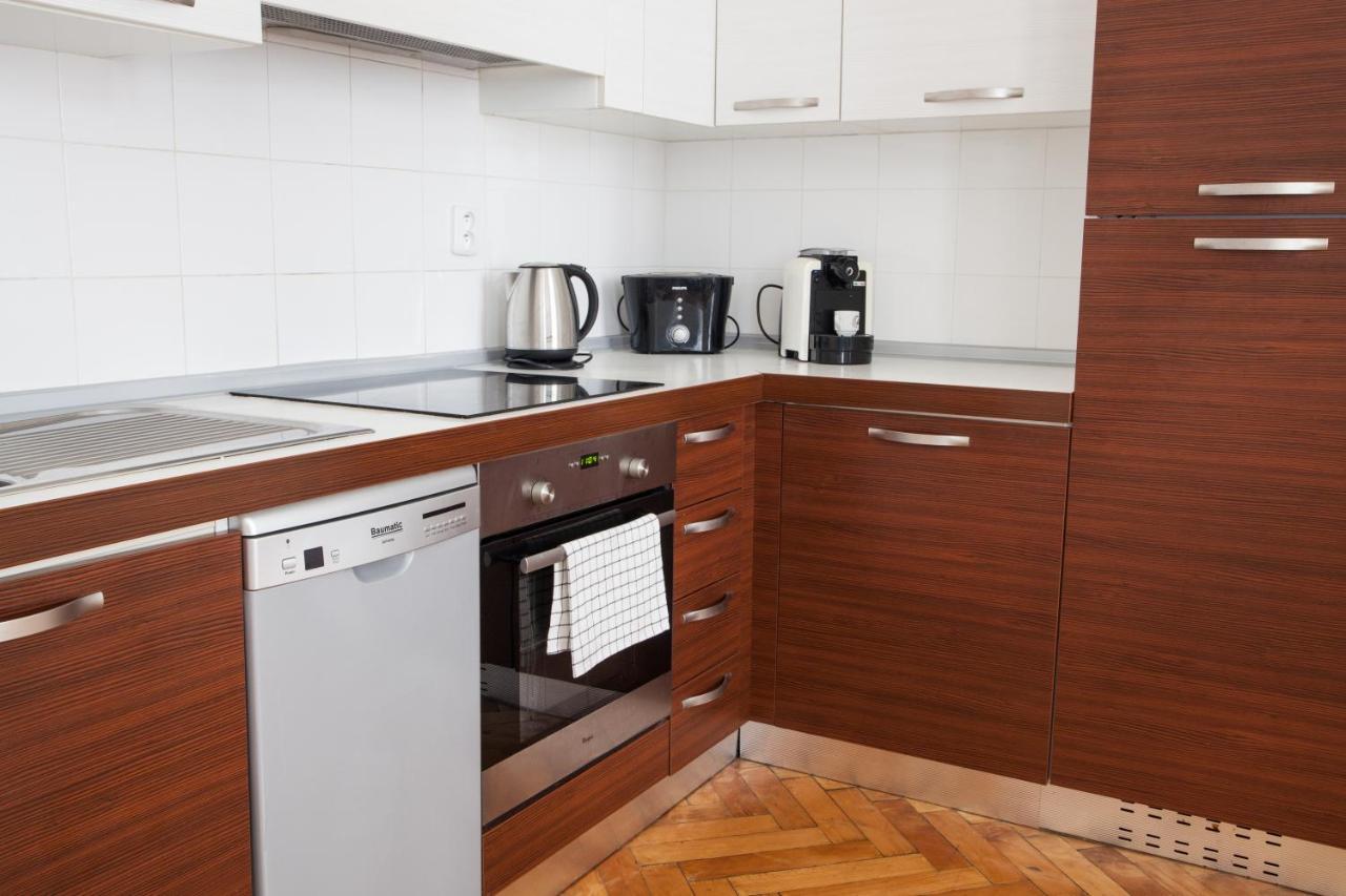 2B Pechackova Family Apartment With Balcony By The River Πράγα Εξωτερικό φωτογραφία