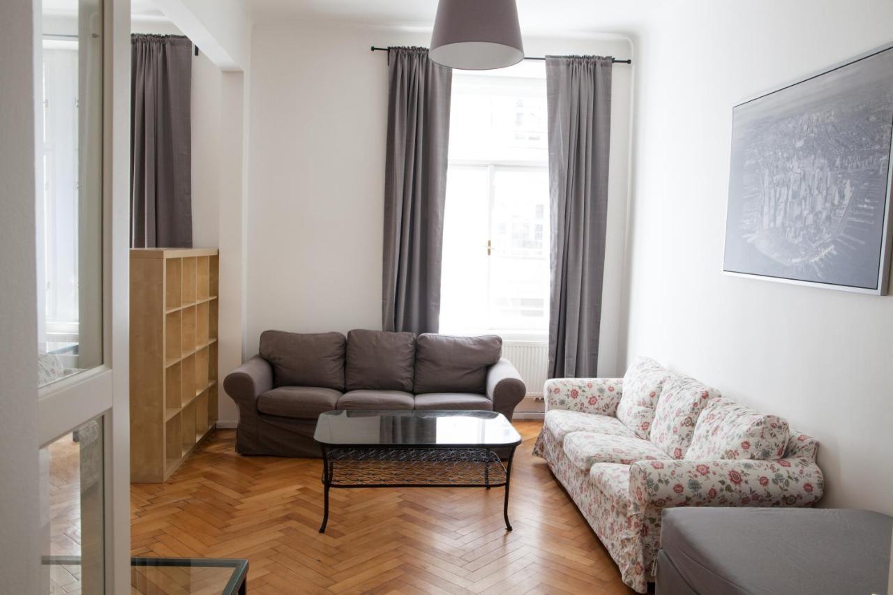 2B Pechackova Family Apartment With Balcony By The River Πράγα Εξωτερικό φωτογραφία